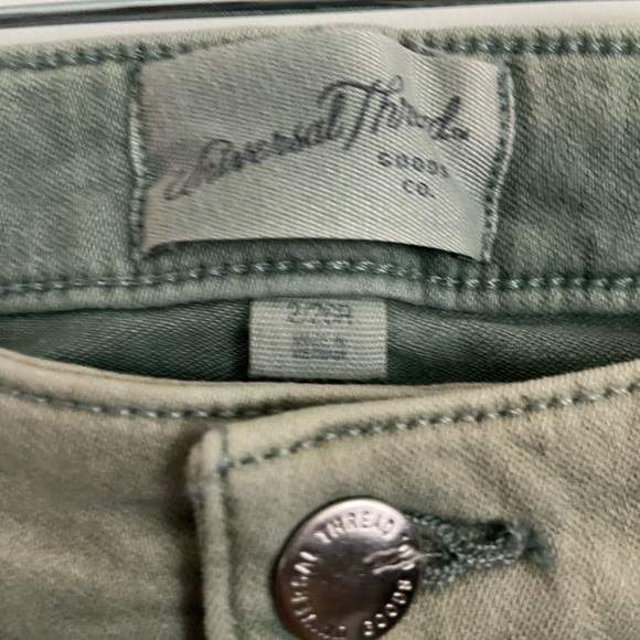 Nwt universal thread jeans - Picture 3 of 4